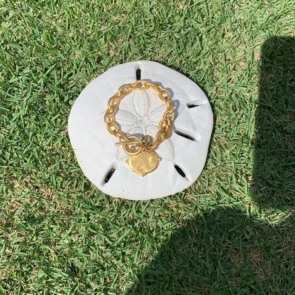 Susan Shaw Gold Bracelet engraved with the Honey Bee. - Picture 4 of 4